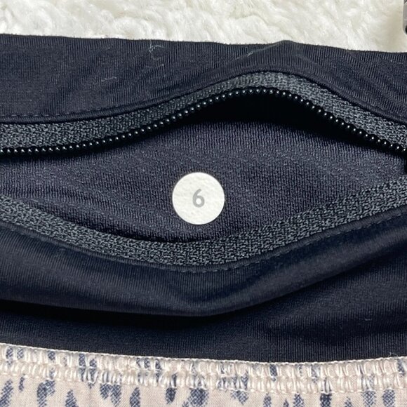 Lululemon Women's Dottie Dash Grain Black Tracker Shorts III Size 6 - Picture 4 of 6